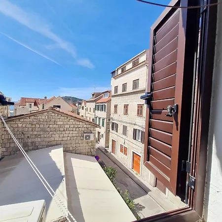 Center Apartment Split